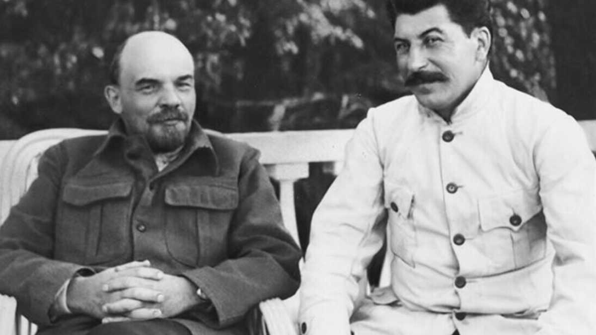Immagine di Povero è chi crede alla favola dell’arcangelo Lenin opposto al mostro Stalin