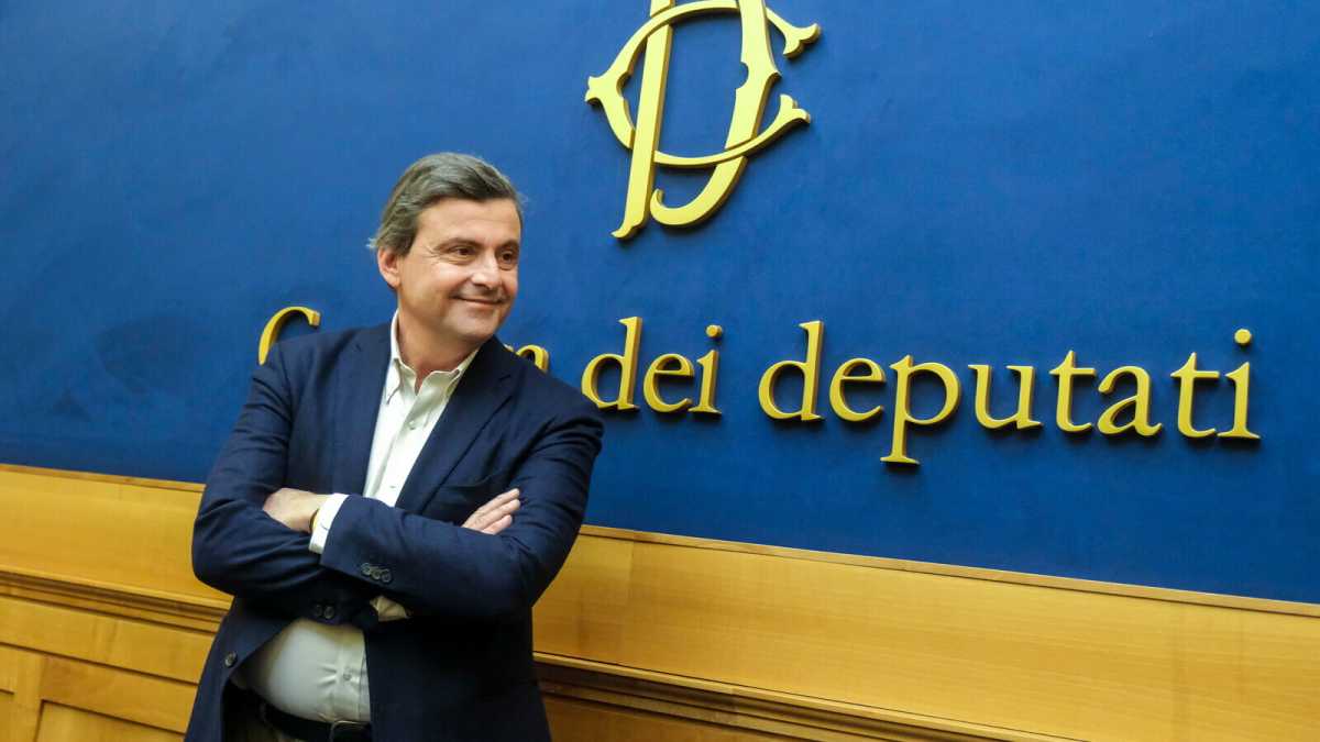 Immagine di Il predellino di Calenda. In silenzio sta scalando Pd, Forza Italia e Lega. Occhio alla Sicilia