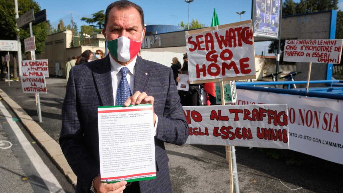 Immagine di L'ammiraglio De Felice, il suggeritore di Meloni sul blocco navale