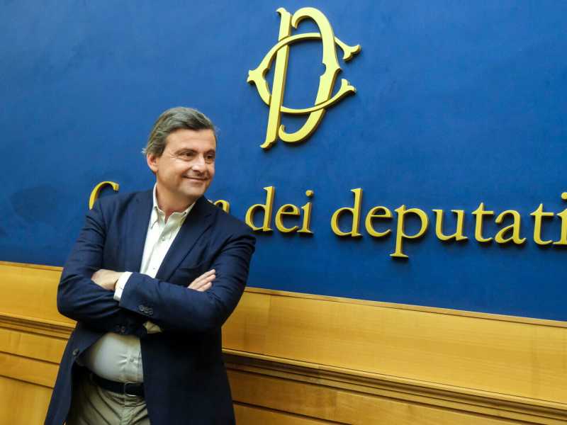 Il predellino di Calenda. In silenzio sta scalando Pd, Forza Italia e Lega. Occhio alla Sicilia