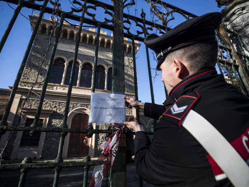 I carabinieri al Poligono di tiro di Tor di Quinto (Foto ANSA/ANGELO CARCONI) <br />