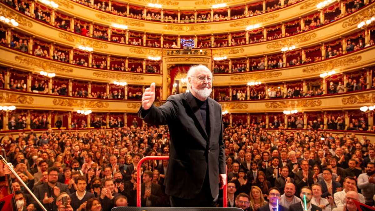 Immagine di John Williams alla Scala. Una pazza serata fra pupazzi e spade laser