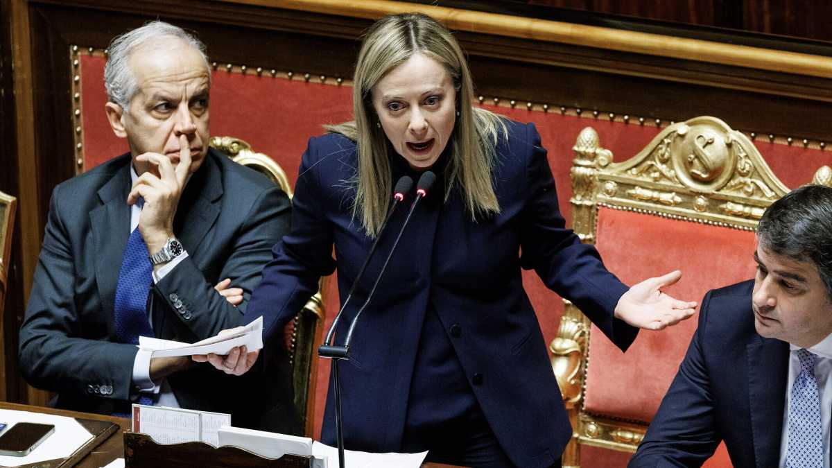 Immagine di Meloni contro il melonismo. Gli schiaffi della premier contro il populismo della sua destra