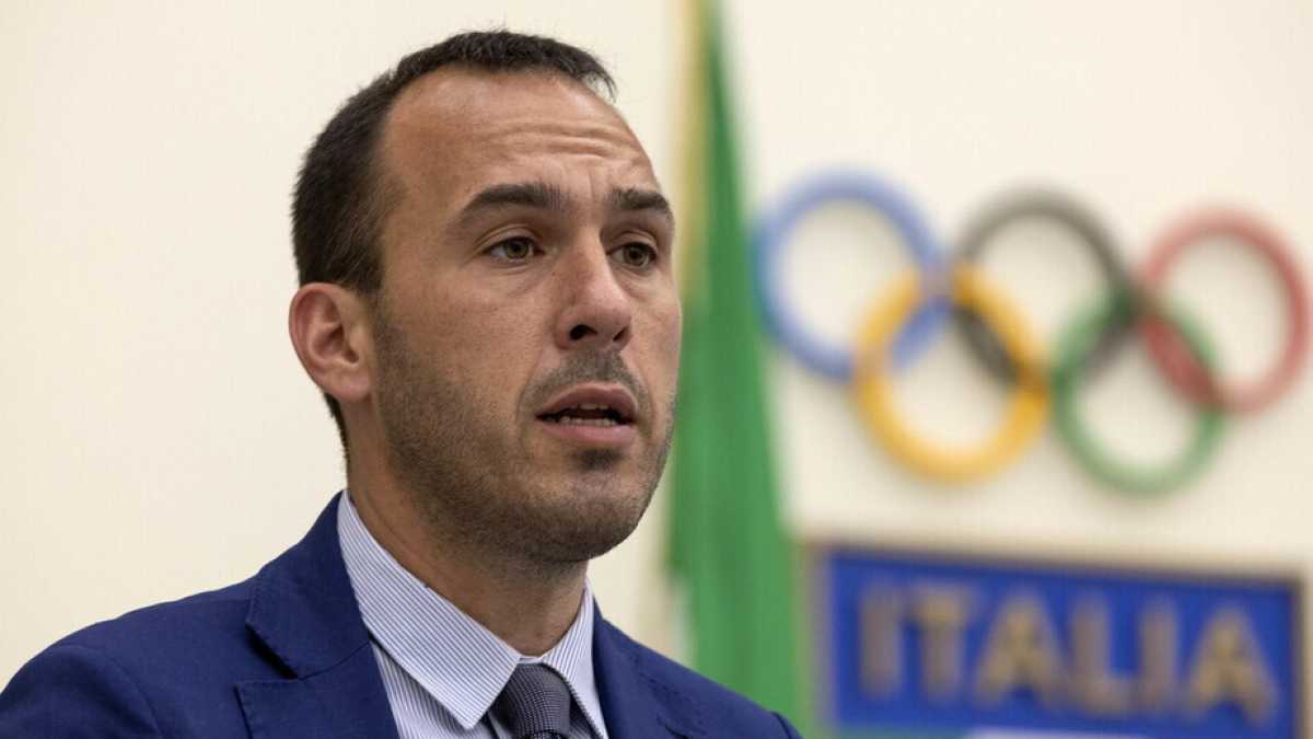 Immagine di Di Stefano gonfia il suo cv per cercare lavoro. L’epopea del grillino che amava Putin