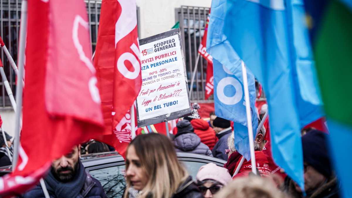 Immagine di C'è lo sciopero di Cgil e Uil contro la Manovra. "È sbagliato", dice la Cisl