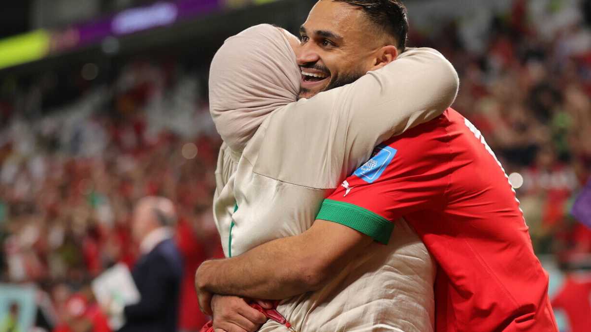 Immagine di Da Boufal all'alieno Musk, fino alla Meloni: esempi di invincibili madri