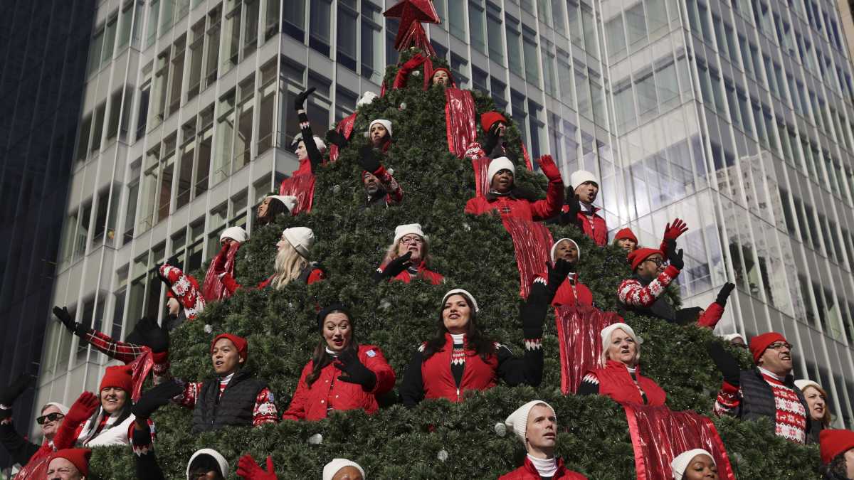 Immagine di Sciarpe, cappelli e Foglio. Guida semiseria ai regali di Natale