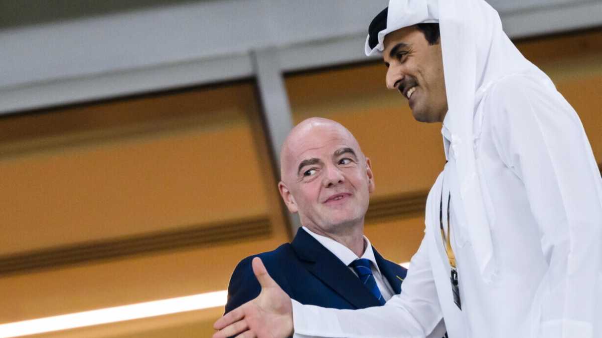 Immagine di Con una mano il Qatar seduce l'occidente, con l'altra fa da bancomat ai nostri nemici