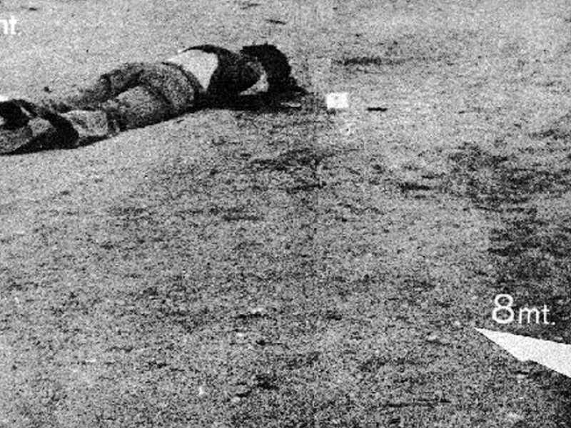 Il corpo di Pasolini sul luogo del delitto, l'idroscalo di Ostia (LaPresse)&nbsp;<br />