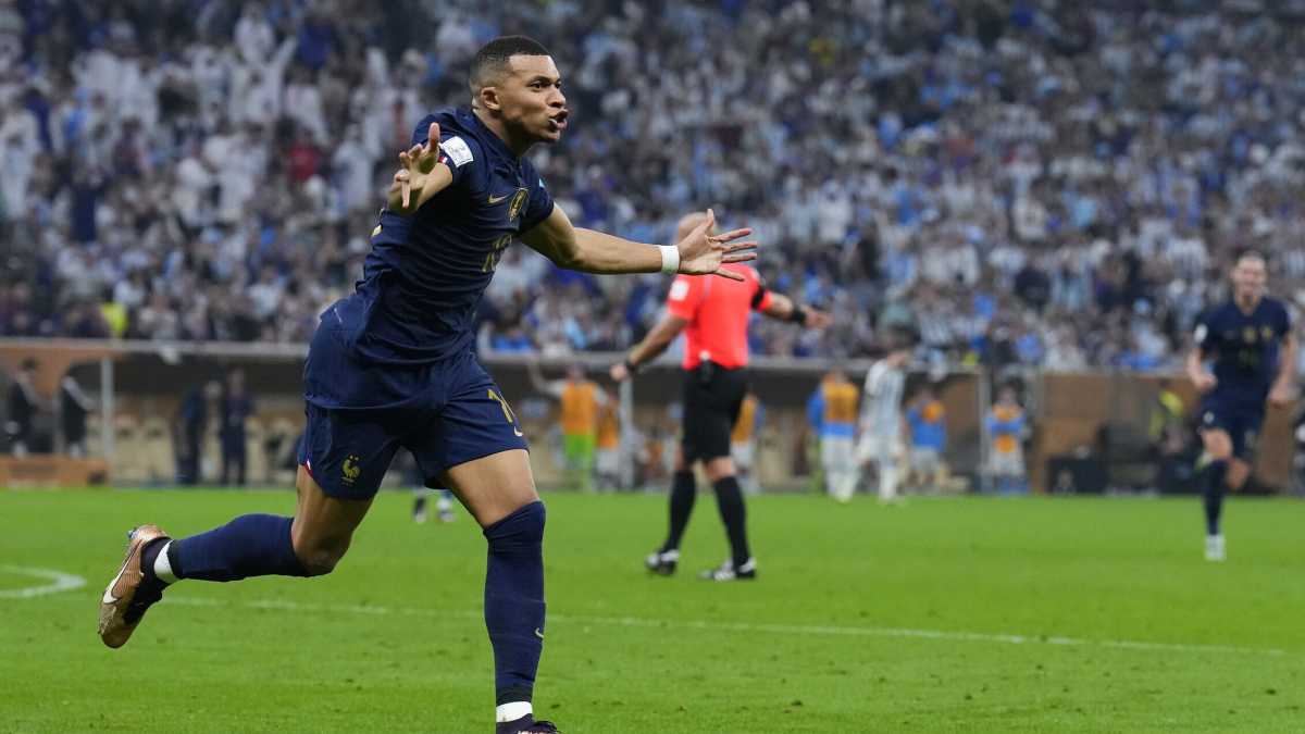 Immagine di Italiani, antifrancesi da divano: detestano la nazionale di Mbappé ma sono sempre a Parigi