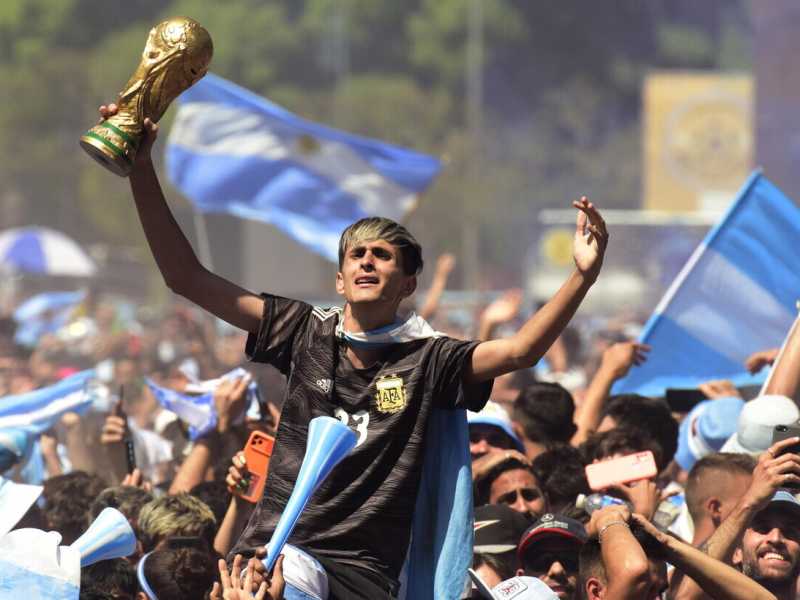 La festa a Buenos Aires dopo la vittoria del Mondiale (Ansa)