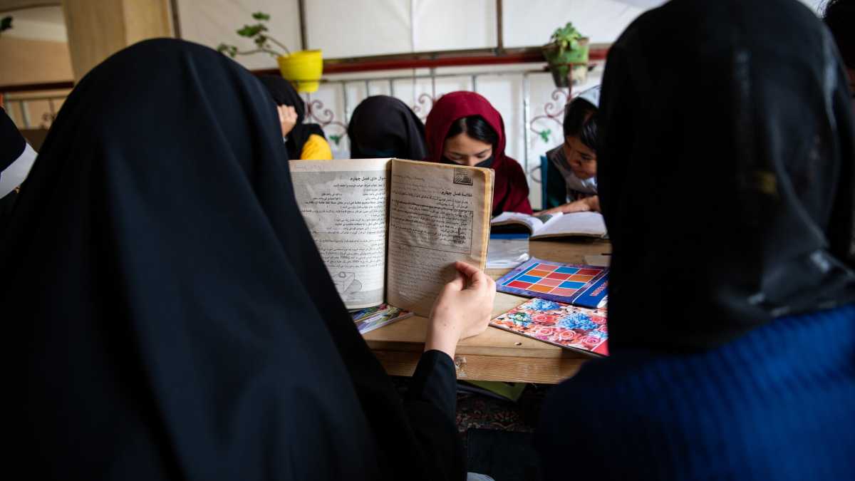 Immagine di Via le donne dall’università. I talebani distruggono l’emancipazione un divieto alla volta