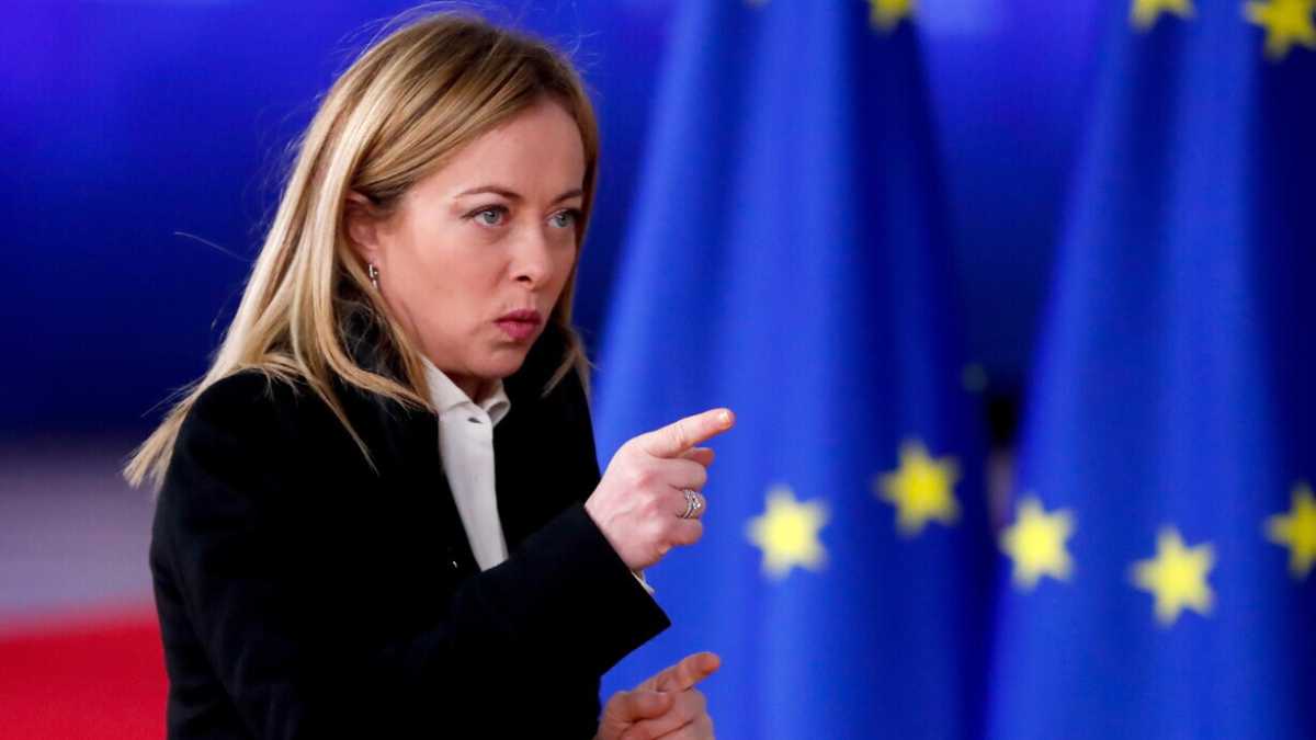 Immagine di Le Monde canzona il governo Meloni: "Preoccupato di rassicurare Bruxelles, fa retromarcia sulla manovra"