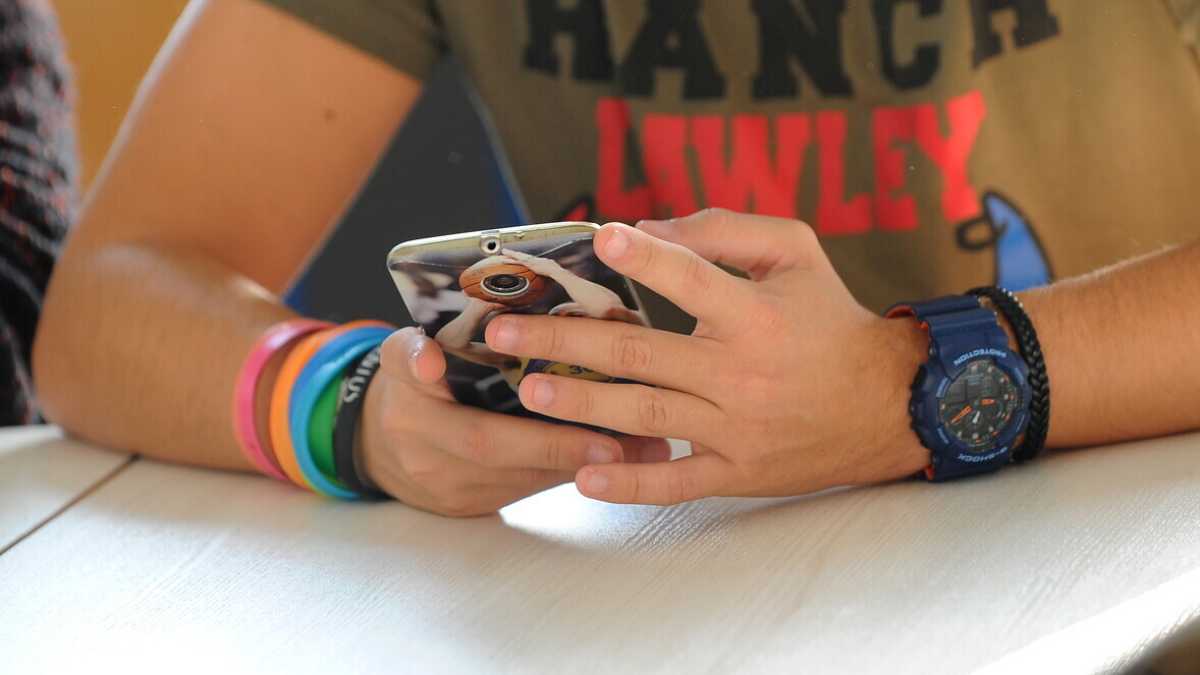 Immagine di Sul non senso di rivietare i cellulari in classe