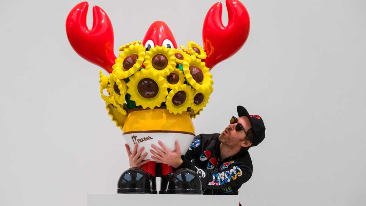 Immagine di Roma invasa dalle aragoste. Torna l’arte di Philip Colbert