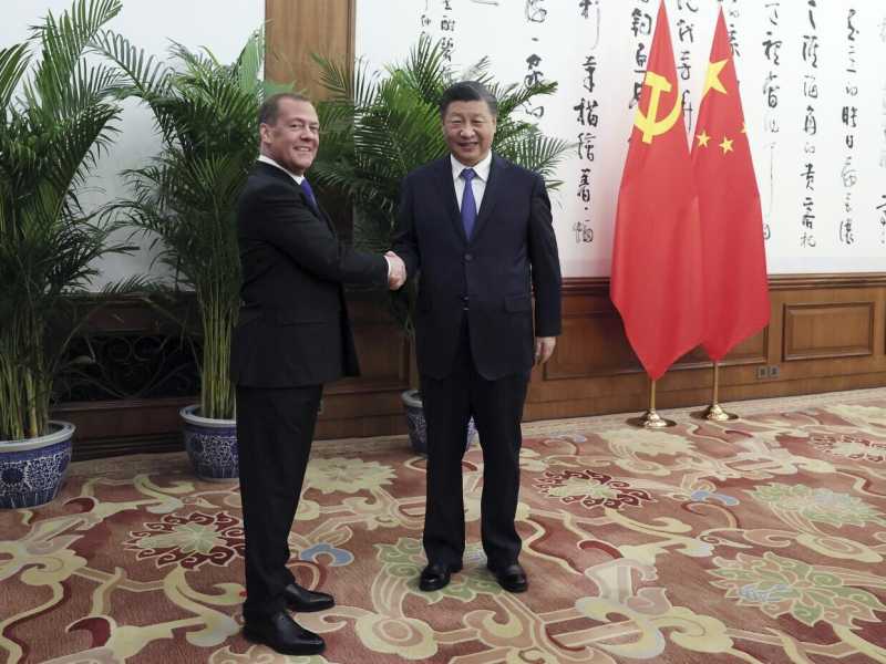 Medvedev va da Xi Jinping con un messaggio di Putin in tasca