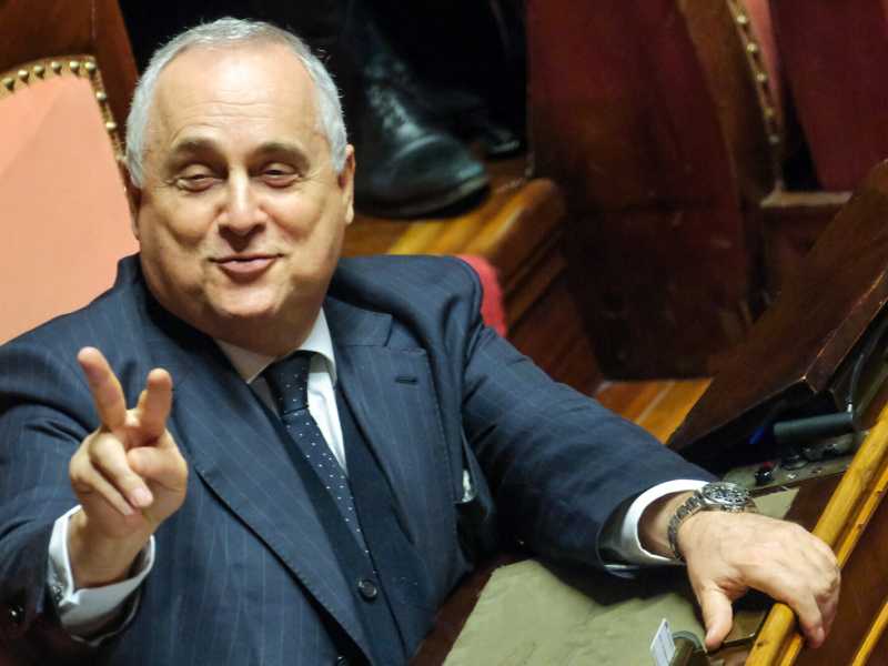 Profferte, lusinghe, minacce. Così Lotito ha sbaragliato opposizioni e governo sul "salva calcio"
