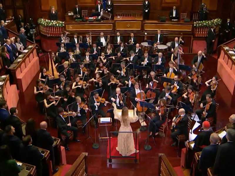 Beatrice Venezi dirige il concerto di Natale in Senato 