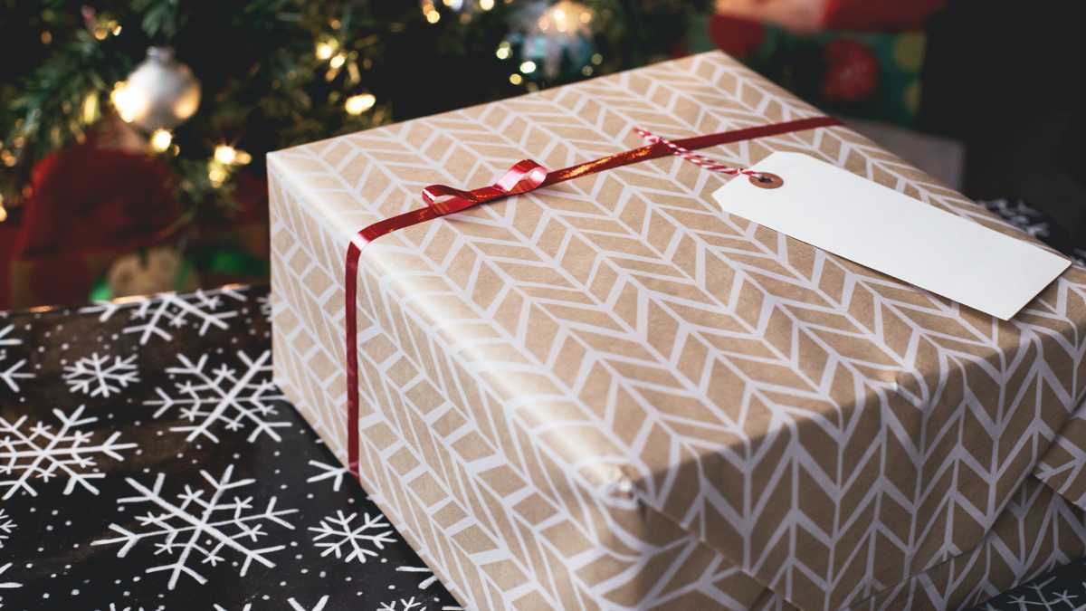 Immagine di Ai regali di Natale ci pensano le aziende. Filosofie positive