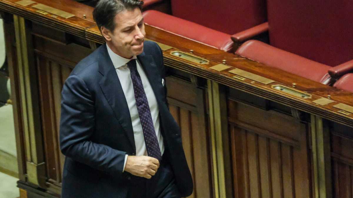 Immagine di Giuseppe Conte e l’arma dell’illogicità con l'Ucraina