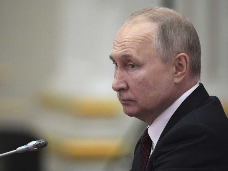 Le sanzioni occidentali sul petrolio mordono e la Russia risponde in maniera confusa