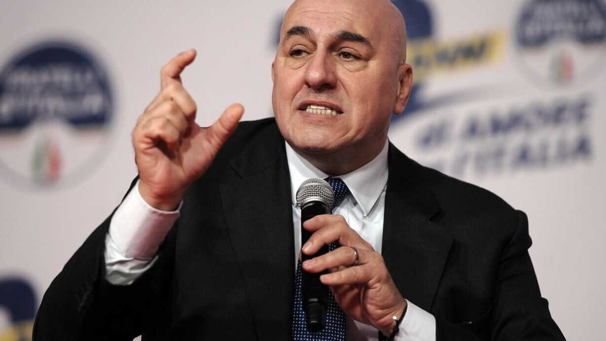 Immagine di Il machete di Crosetto su Piombino