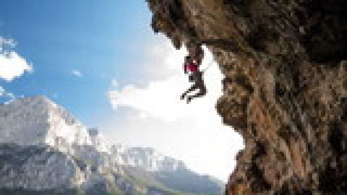 Immagine di Così Nasim Eshqi dà voce in Europa alle iraniane per combattere il regime in Iran