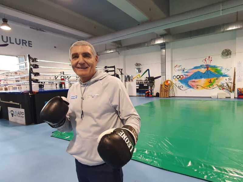  Francesco Oliva nella palestra del rione Traiano