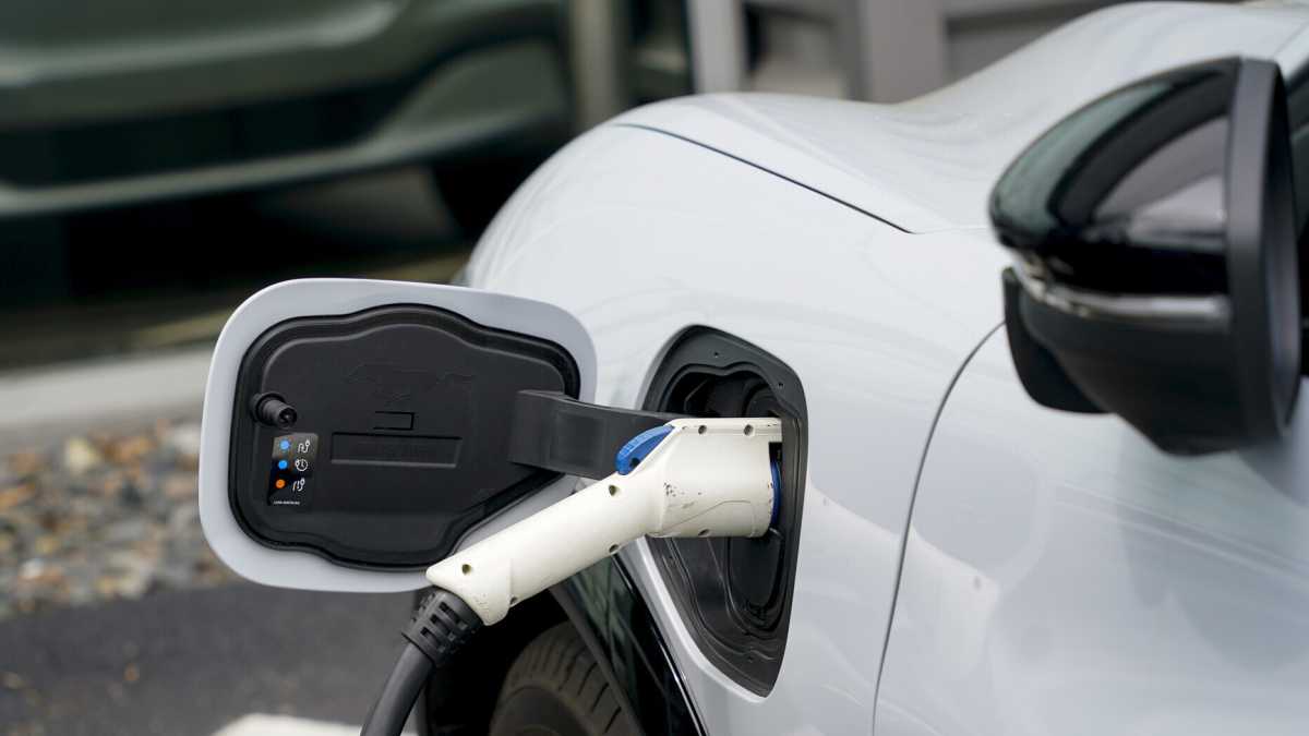 Immagine di L’anno nero dell’auto elettrica: nel 2022 le vendite crollano