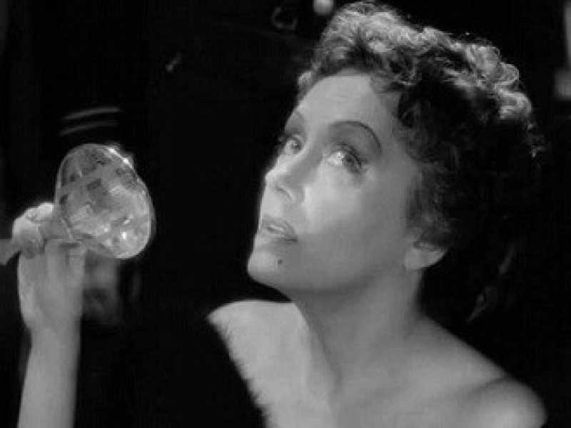 &nbsp;Gloria Swanson in una scena del film (Wikipedia)