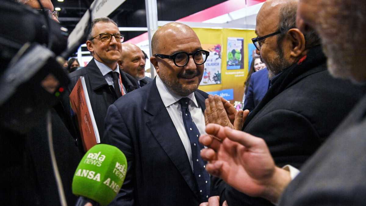 Immagine di Parole, non fatti. Alla politica non resta che giocare a Nomi Cose Città Animali