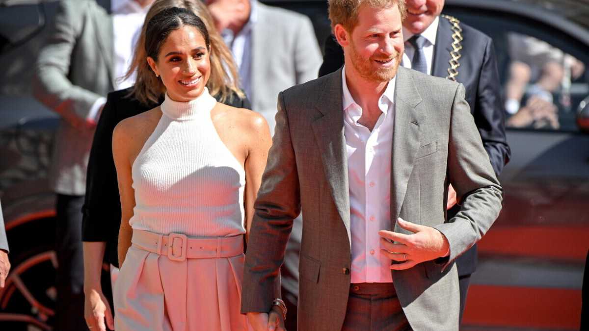 Immagine di Il dorato e mesto Harry vuole riavvicinarsi al papà re e al fratello principe