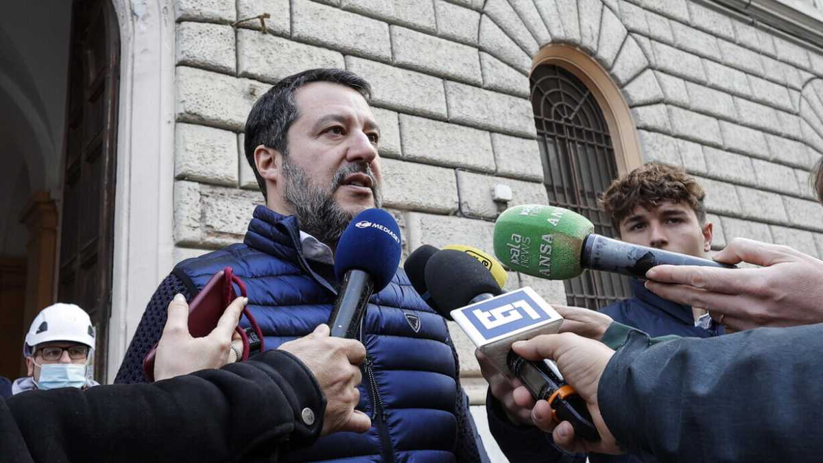 Immagine di Salvini si perde Bossi, che apre la trattativa con Moratti