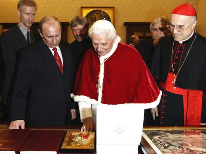 Joseph Ratzinger assieme a Vladimir Putin