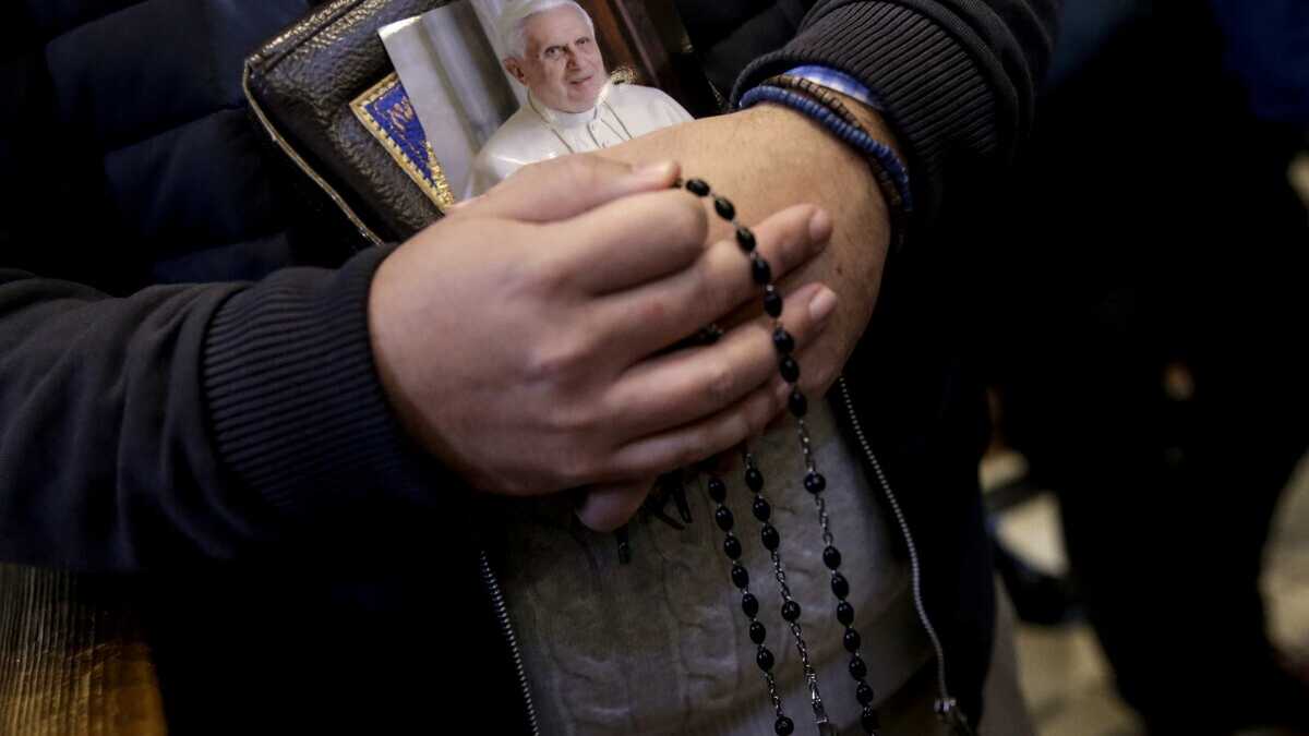 Immagine di Benedetto XVI, Papa in un'èra non sua