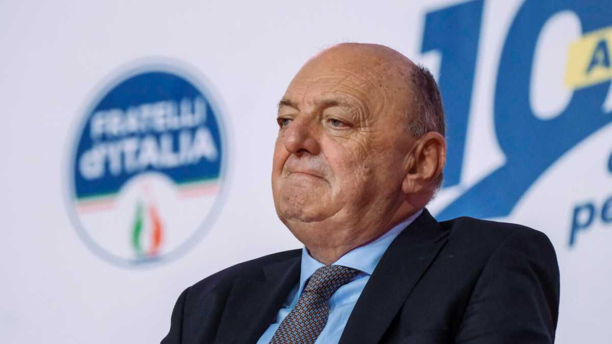 Immagine di Pichetto Fratin: "Pronti a intervenire sui rialzi dei carburanti, ma la priorità è il caro bollette"