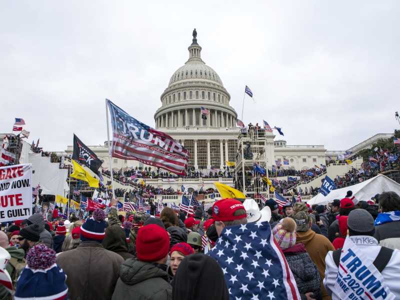 L'assalto al Congresso americano, due anni fa. La cronaca di quel giorno