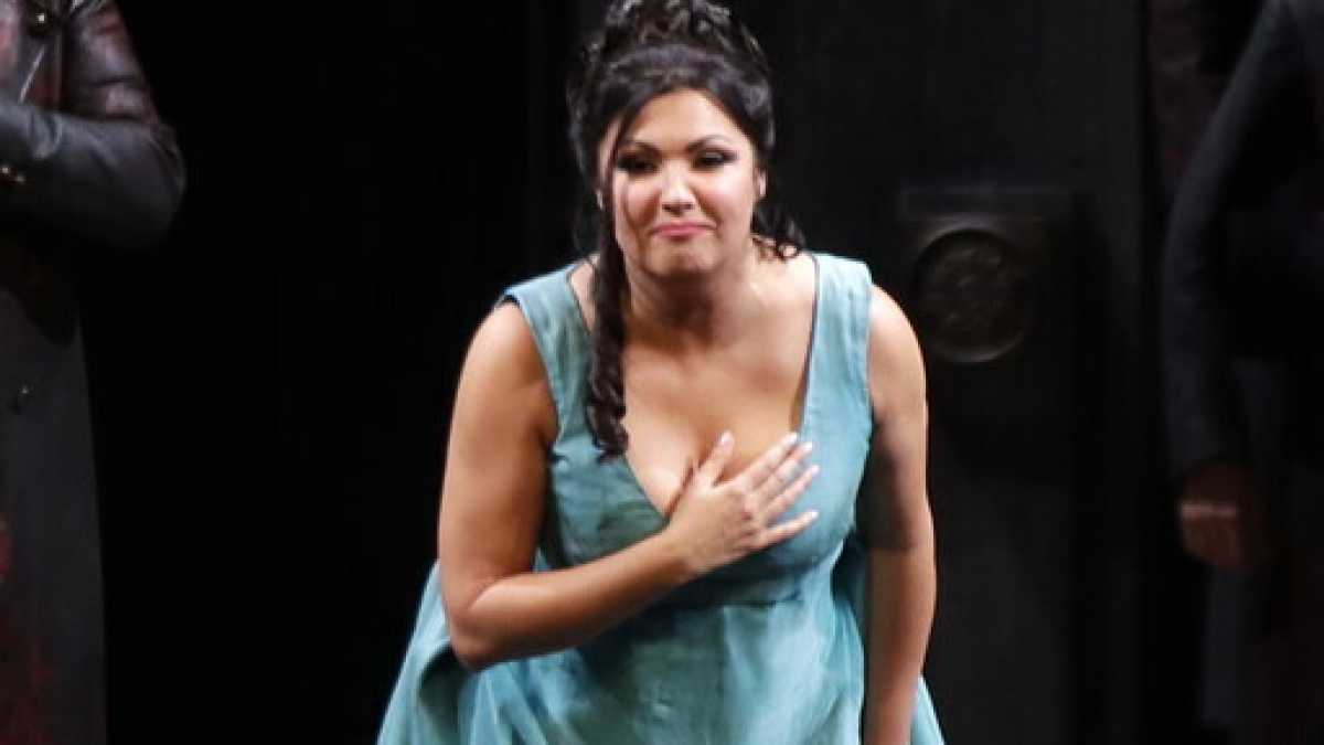 Immagine di Arezzo contro il concerto del soprano russo Netrebko. Ci risiamo con l’ipocrisia