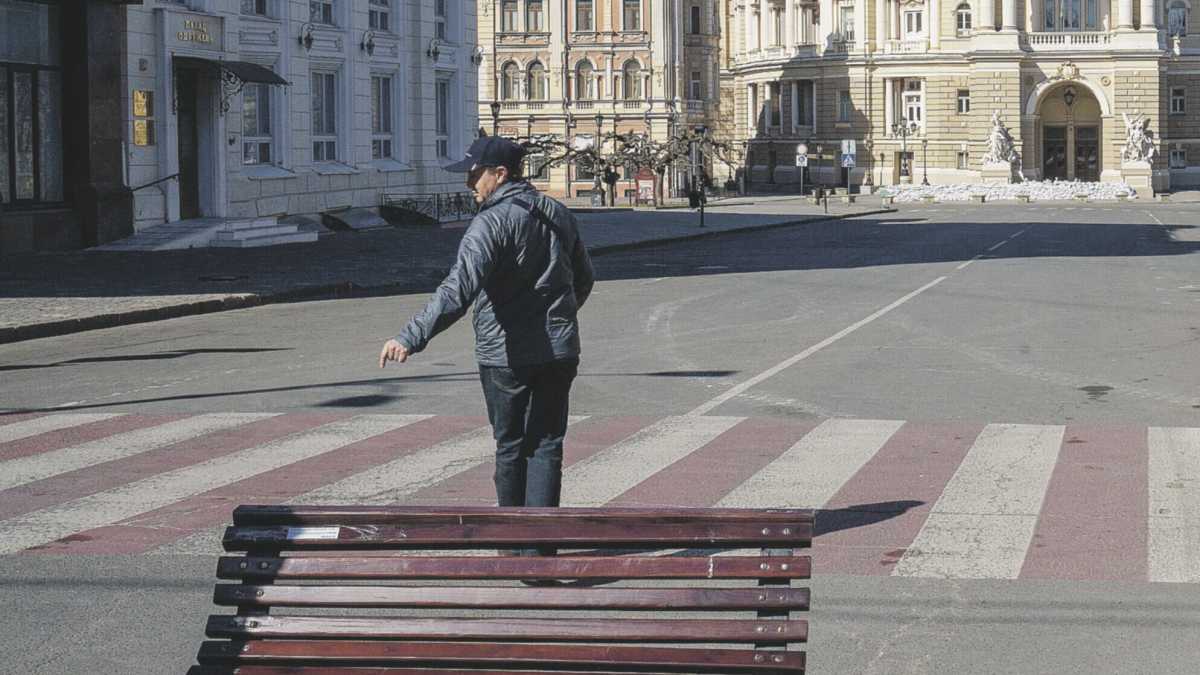 Immagine di Tre uomini e una panchina a Odessa