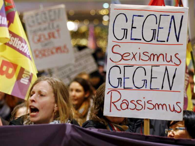 Le proteste a Colonia, il 5 gennaio 2016 (Wolfgang Rattay, Reuters/Contrasto)