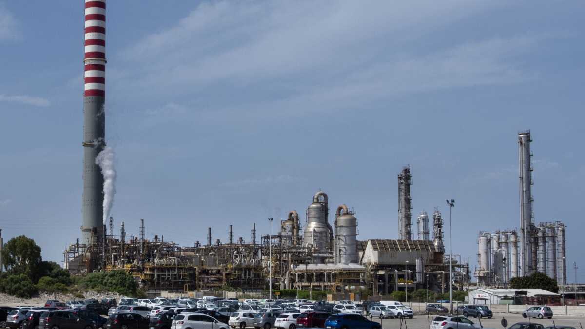 Immagine di La russa Lukoil vende Priolo, un buon risultato per il governo Meloni