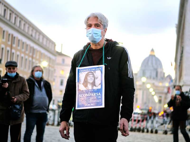 Le tombe e la surreale impasse comunicativa del Vaticano