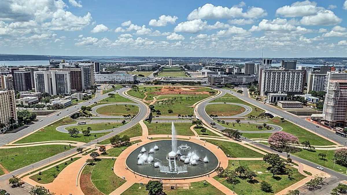 Immagine di Il sogno di Brasilia, la città messa a ferro e fuoco che ha ispirato generazioni di architetti