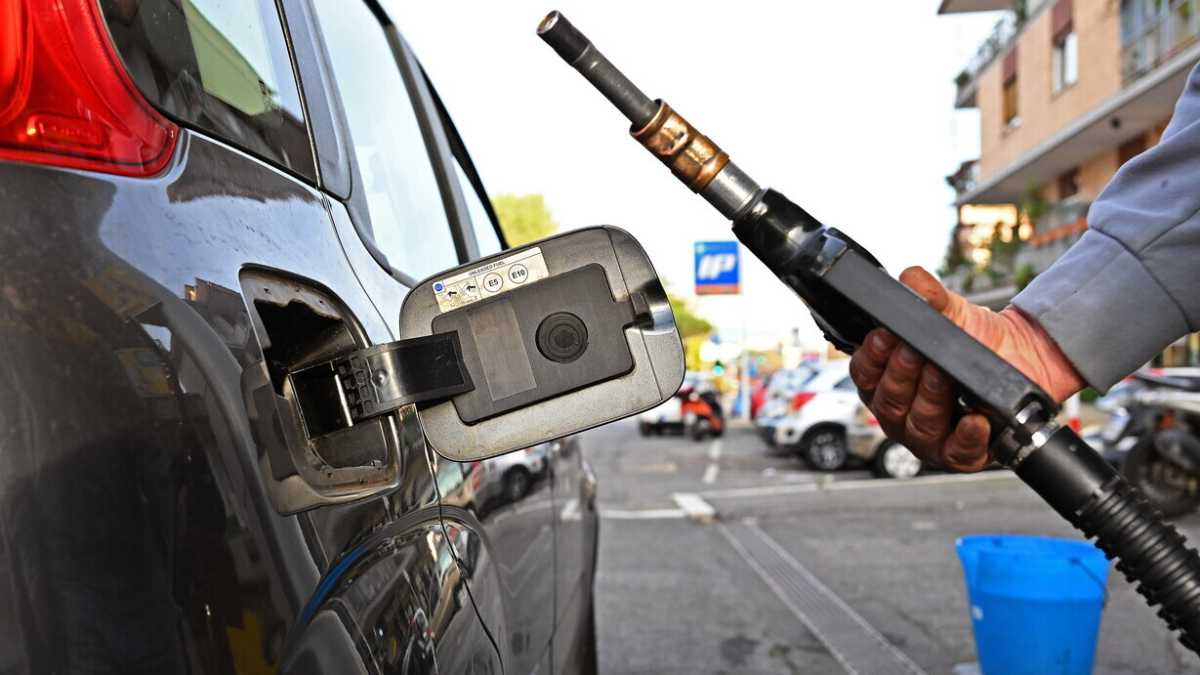 Immagine di I sindacati: "Il governo cambi la norma sui carburanti o sarà sciopero"