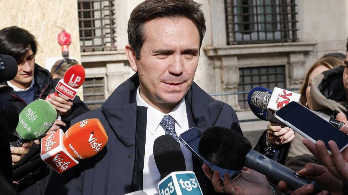 Immagine di L'intifada di Forza Italia contro Meloni: "Sul caro carburanti dal cdm misure populiste"