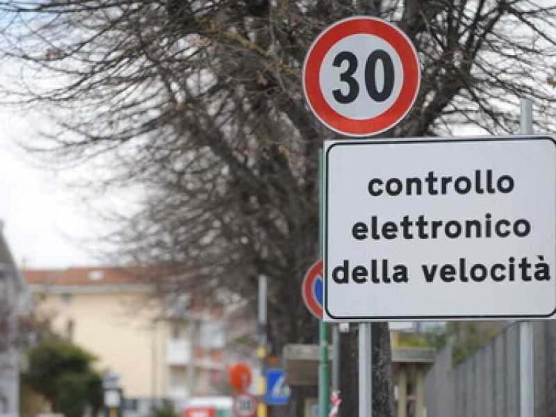 A Milano tra pragmatismo e populismo: bene i biglietti male i 30 all’ora