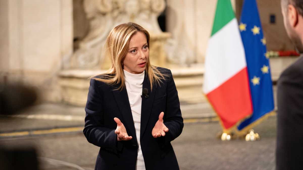 Immagine di Benzina, tensione in FdI. Circolare ai parlamentari: "Si interviene solo sui temi scelti dai vertici"