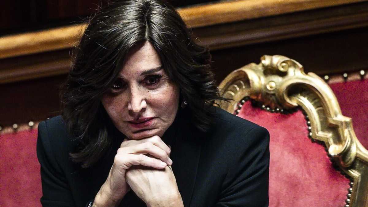 Immagine di La ministra Bernini vuole allentare il numero chiuso a medicina. Bene, ma non basta
