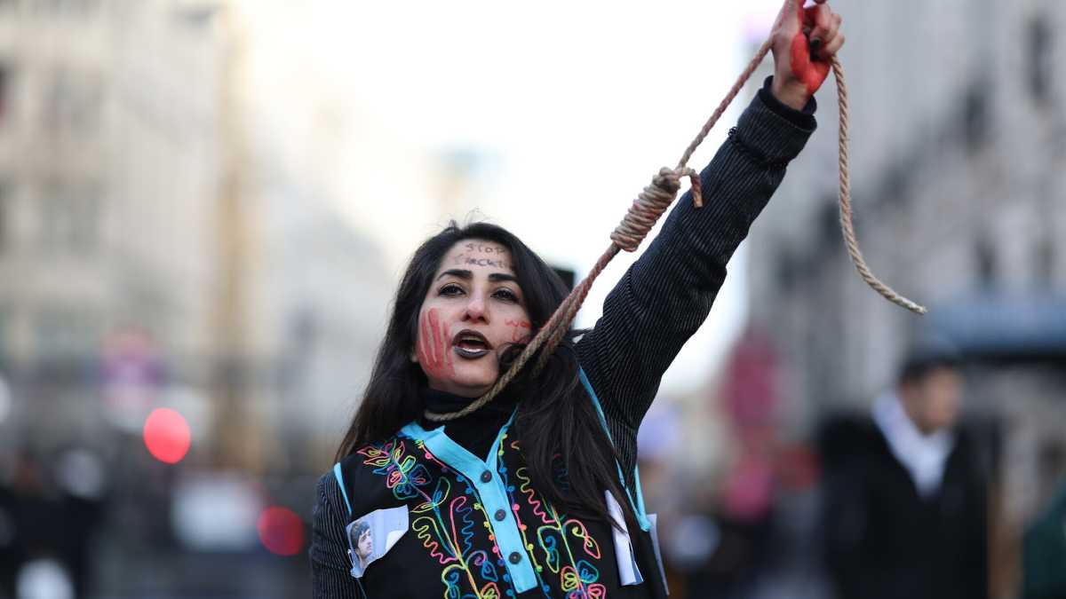Immagine di Le forche di Allah. Così i mullah hanno inondato di sangue l’Iran