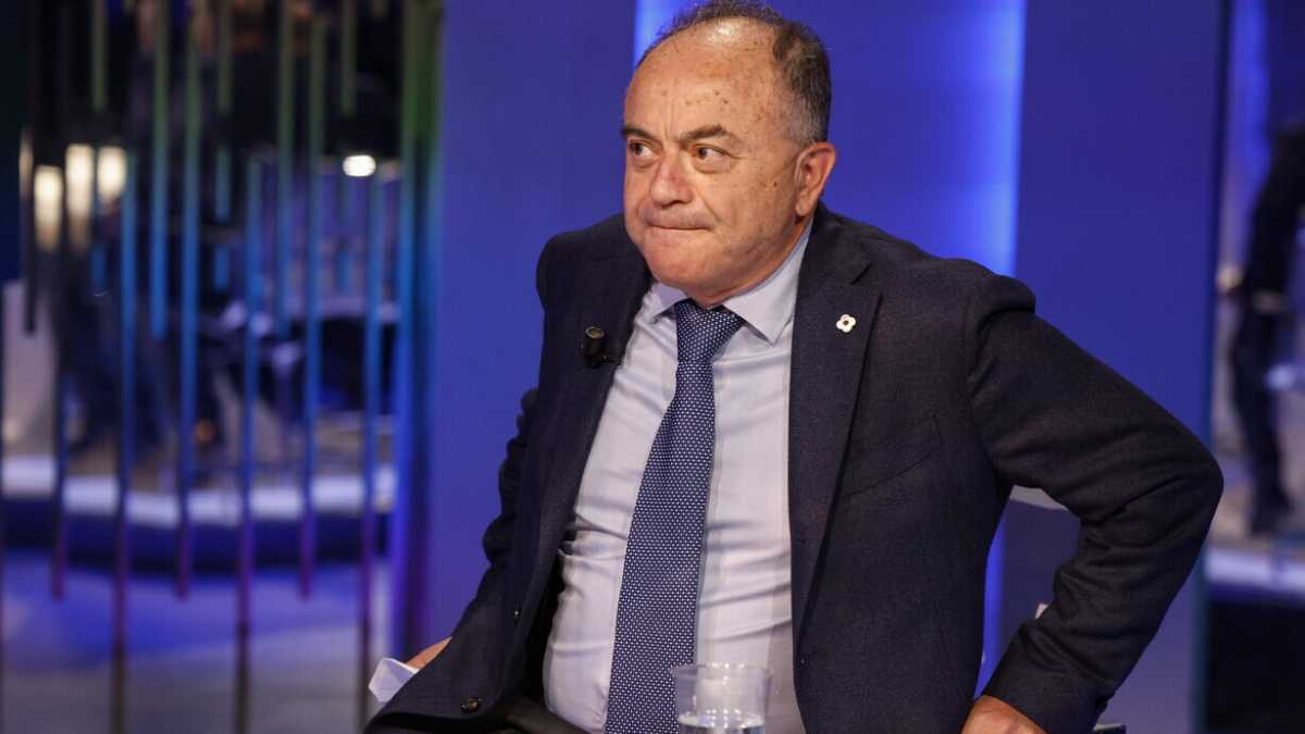 Immagine di Segnalazione non richiesta alla prima magistrata con il velo